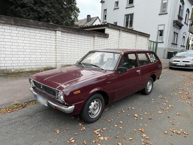 Rot Gebraucht 1976 Toyota Corolla Kombi | 10.000 € - Bild 1/4