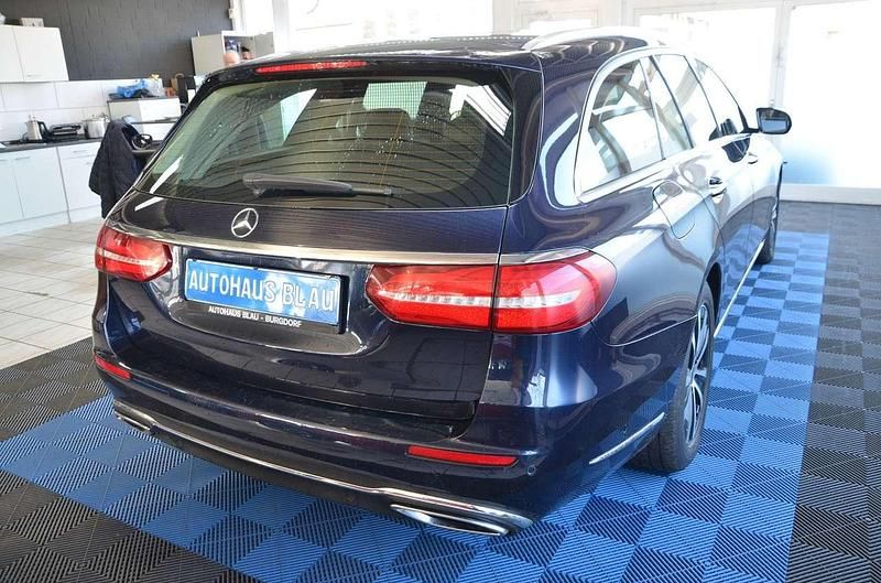 Gebraucht Mercedes E220 Exclusive 194 PS (142 kW) 2019 Cavansitblau Kombi
