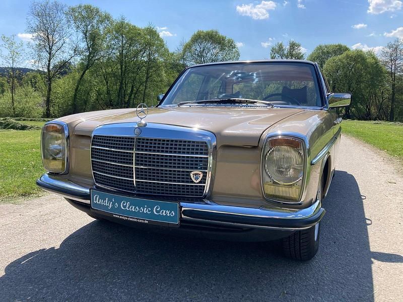 Gebraucht Mercedes 230 110 PS (80 kW) 1974 Herbstbeige Limousine