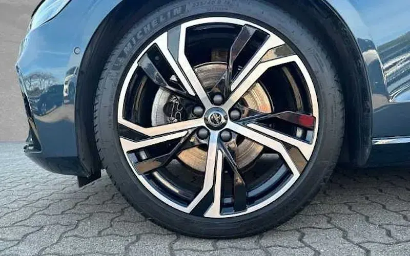 Gebraucht Volvo V60 Plus 197 PS (144 kW) 2025 Blau Kombi