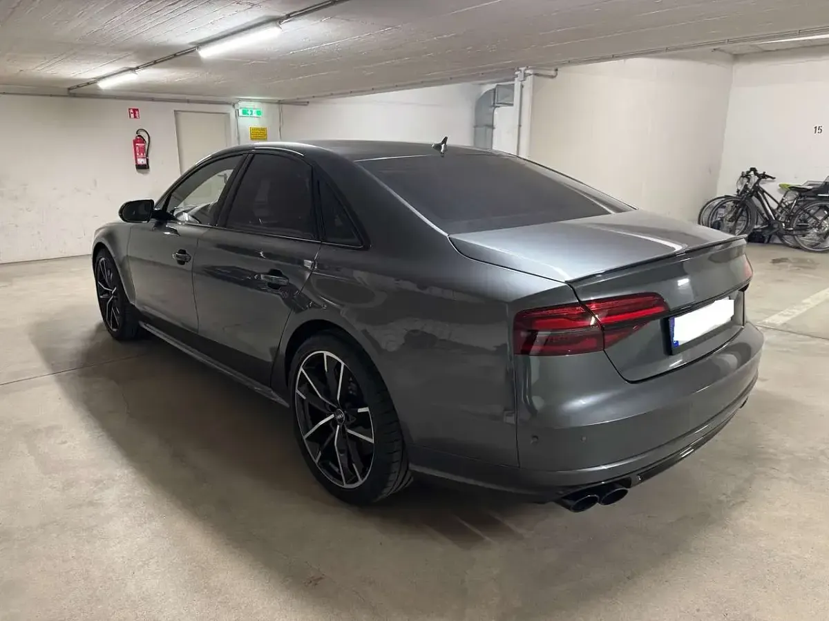 Gebraucht Audi S8 plus 605 PS (444 kW) 2015 Grau Limousine