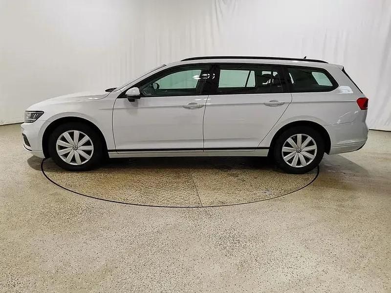 Gebraucht VW Passat Conceptline 150 PS (110 kW) 2022 Gletscherweiß metallic Kombi