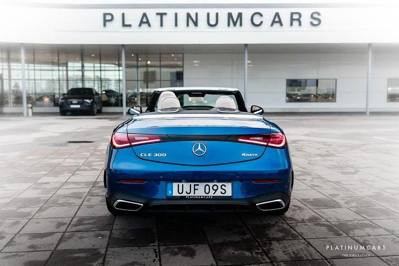 Gebraucht Mercedes CLE300 AMG 258 PS (189 kW) 2024 Blau Cabrio