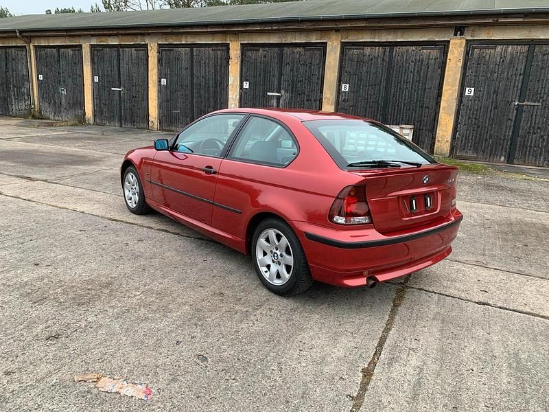Gebraucht BMW 316 116 PS (85 kW) 2003 Rot Kleinwagen