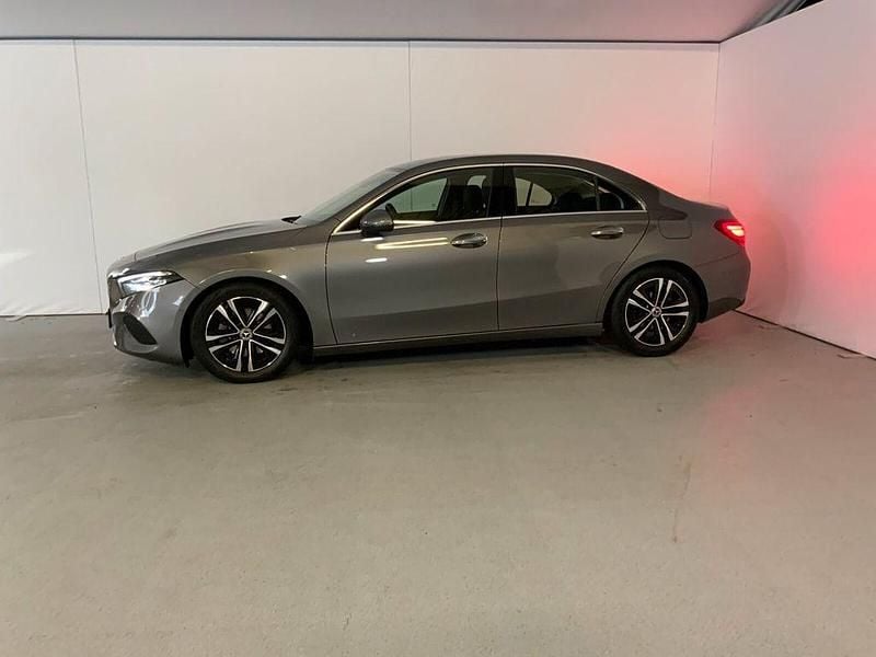 Gebraucht Mercedes A180 Progressive 136 PS (100 kW) 2024 Metalliclack mountaingrau Limousine