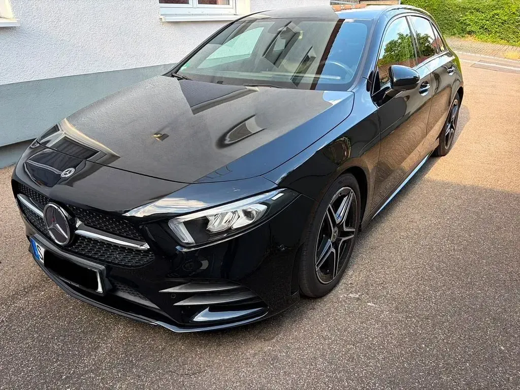 Gebraucht Mercedes A180 AMG line 136 PS (100 kW) 2018 Schwarz Limousine