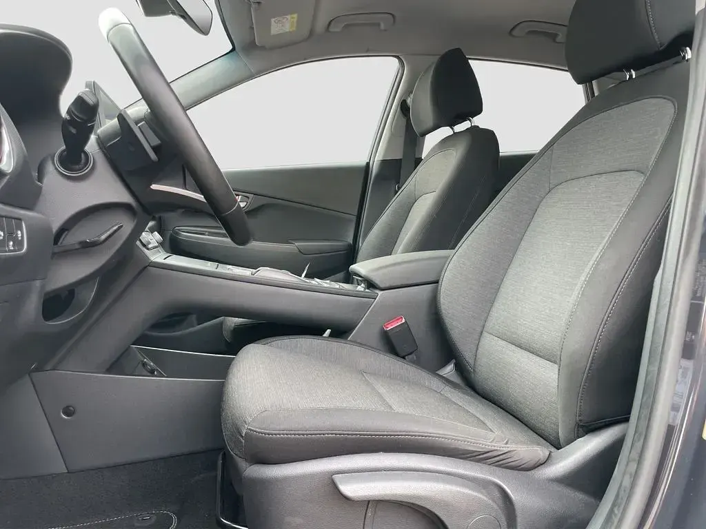 Gebraucht Hyundai Kona Select 100 kW (136 PS) 2023 Grau SUV