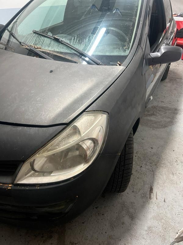 Gebraucht Renault Clio II 75 PS (55 kW) 2007 Schwarz Kleinwagen