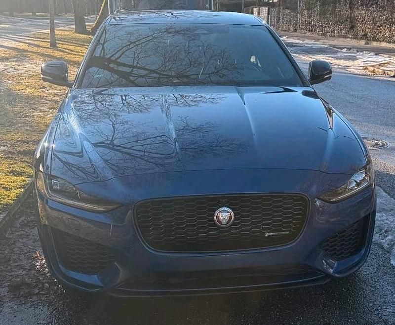 Blau Gebraucht 2021 Jaguar XE R-Dynamic Limousine | 25.900 € (Fairer Preis) - Bild 1/4