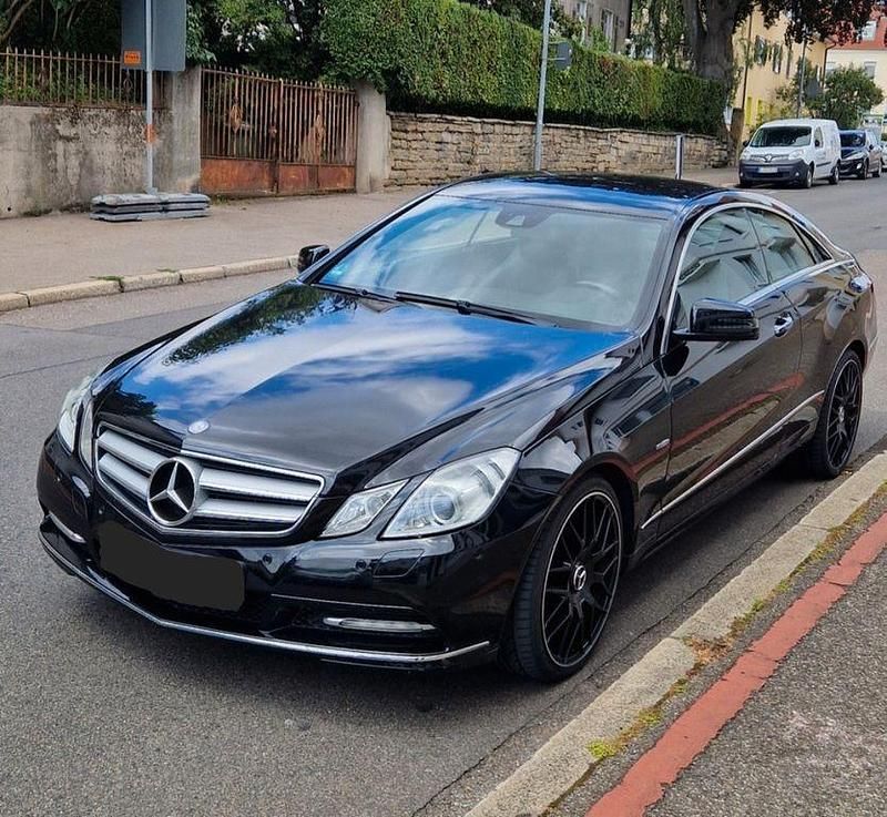Gebraucht Mercedes E350 292 PS (214 kW) 2011 Schwarz Coupé