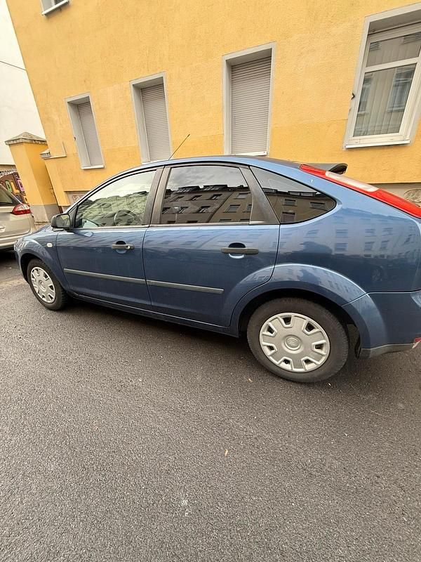 Gebraucht Ford Focus 101 PS (74 kW) 2006 Blau Limousine