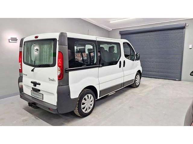 Second-hand Renault Trafic 90 CP (66 kW) 2011 Alb Monovolum