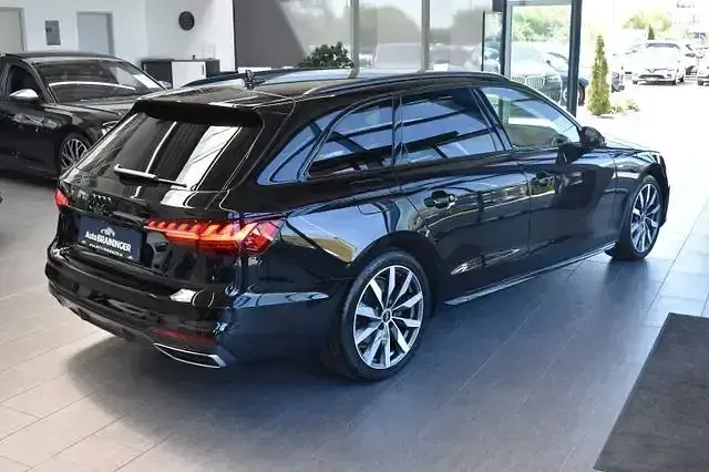 Gebraucht Audi A4 S-Line 163 PS (119 kW) 2023 Mythosschwarz Kombi