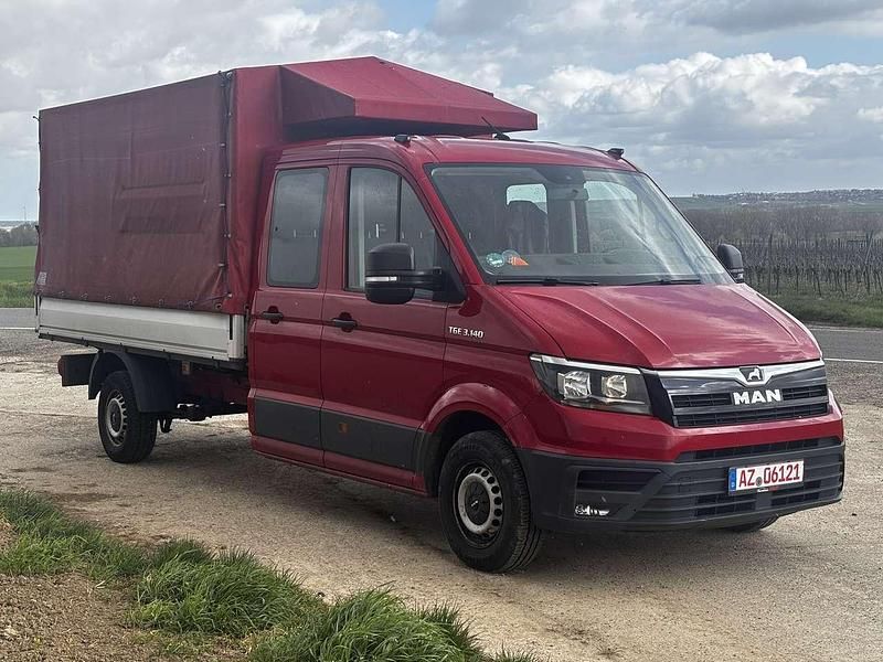 Gebraucht MAN TGE 140 PS (102 kW) 2017 Rot Van