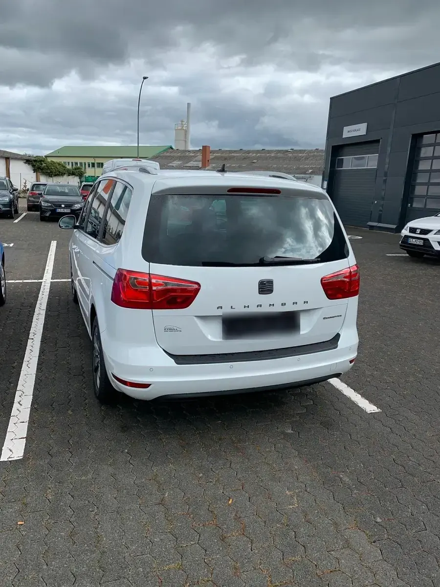 Gebraucht Seat Alhambra 140 PS (102 kW) 2015 Weiß Van / Kleinbus