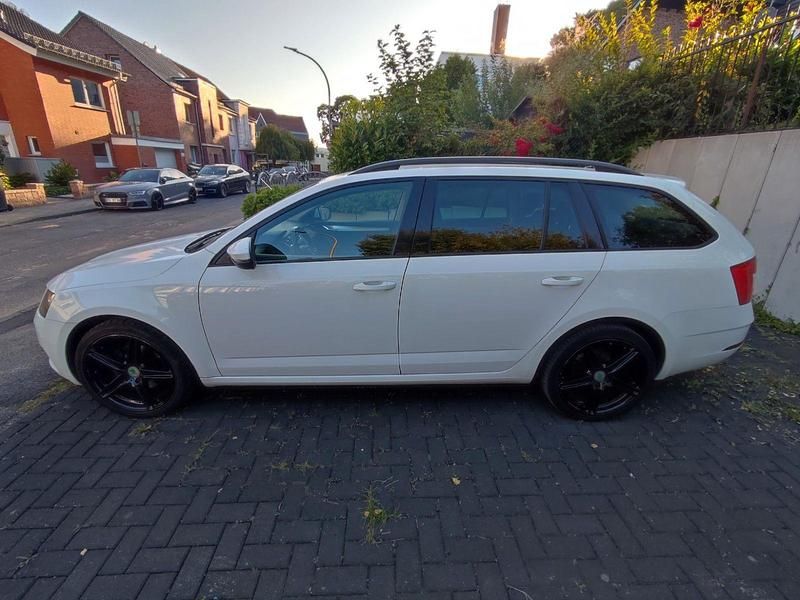Weiß Gebraucht 2018 Skoda Octavia Kombi | 10.300 € (Superpreis) - Bild 1/4
