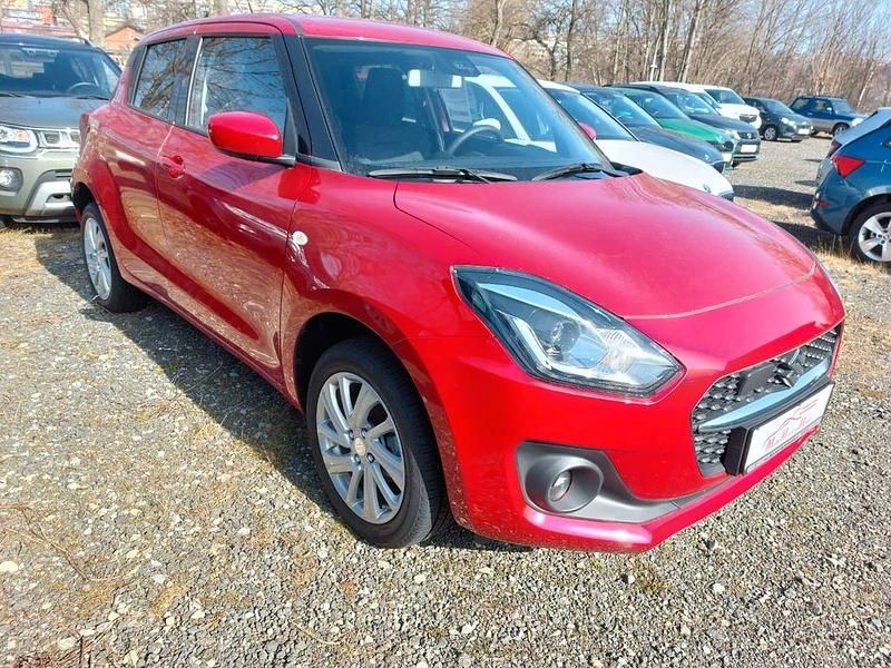 Rot Gebraucht 2023 Suzuki Swift Kleinwagen | 19.790 € (Fairer Preis) - Bild 1/4