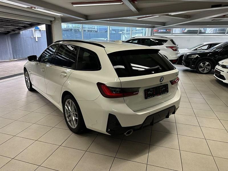 Gebraucht BMW 320e M Sport 163 PS (119 kW) 2022 Weiß Kombi