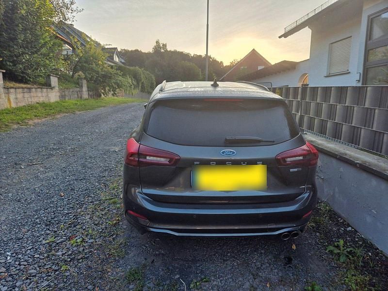 Usado Ford Focus ST 125 CV (91 kW) 2023 Gris Familiar