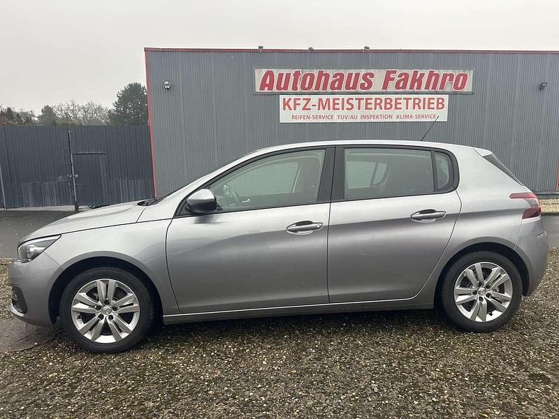 Gebraucht Peugeot 308 Active 131 PS (96 kW) 2018 Grau Kleinwagen