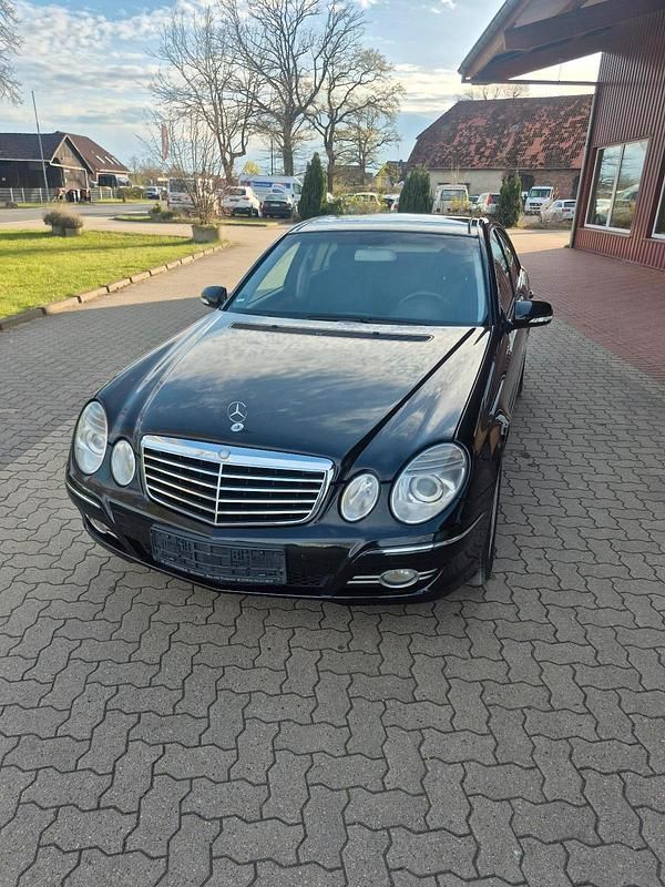 Gebraucht Mercedes E220 Elegance 170 PS (125 kW) 2007 Schwarz Limousine