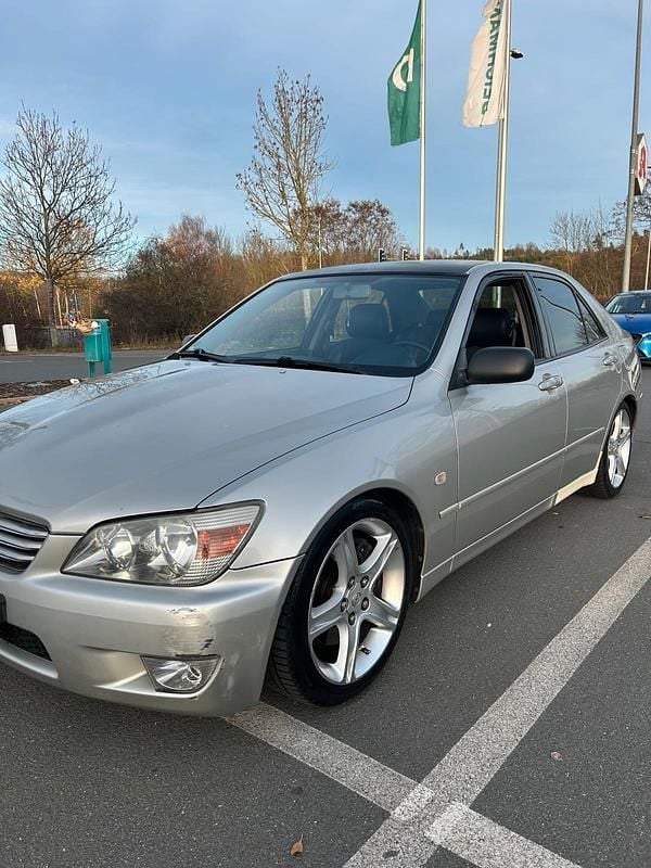 Silber Gebraucht 2000 Lexus IS200 Limousine | 3.998 € (Fairer Preis) - Bild 1/4