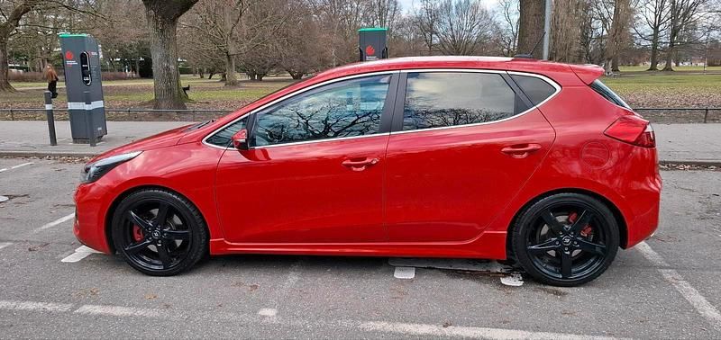 Gebraucht Kia Ceed GT GT-Track 204 PS (150 kW) 2016 Rot Limousine