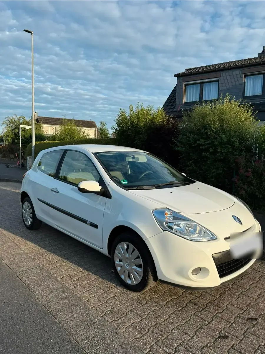 Gebraucht Renault Clio III 75 PS (55 kW) 2011 Weiß Kleinwagen