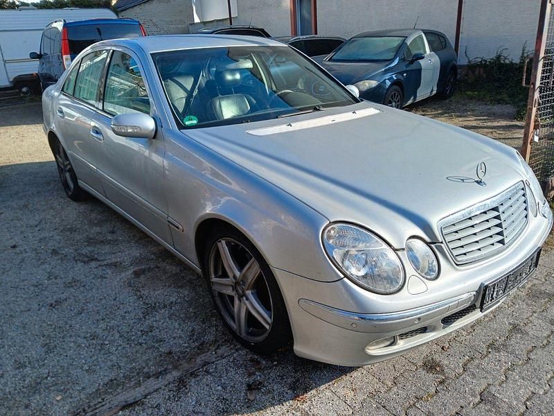 Grau Gebraucht 2003 Mercedes E320 Elegance Limousine | 1.750 € (Superpreis) - Bild 1/4