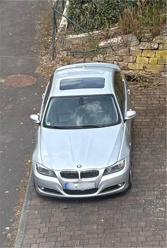 Gebraucht BMW 325 204 PS (150 kW) 2010 Silber Limousine