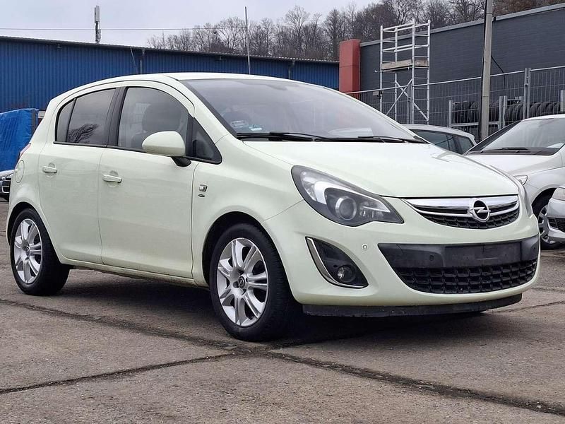 Gebraucht Opel Corsa Satellite 101 PS (74 kW) 2011 Guacamole weiss (uni) Kleinwagen