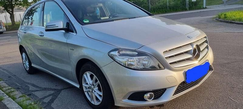 Gebraucht 2012 Mercedes B180 Van / Kleinbus | 9.500 € (Fairer Preis) - Bild 1/4