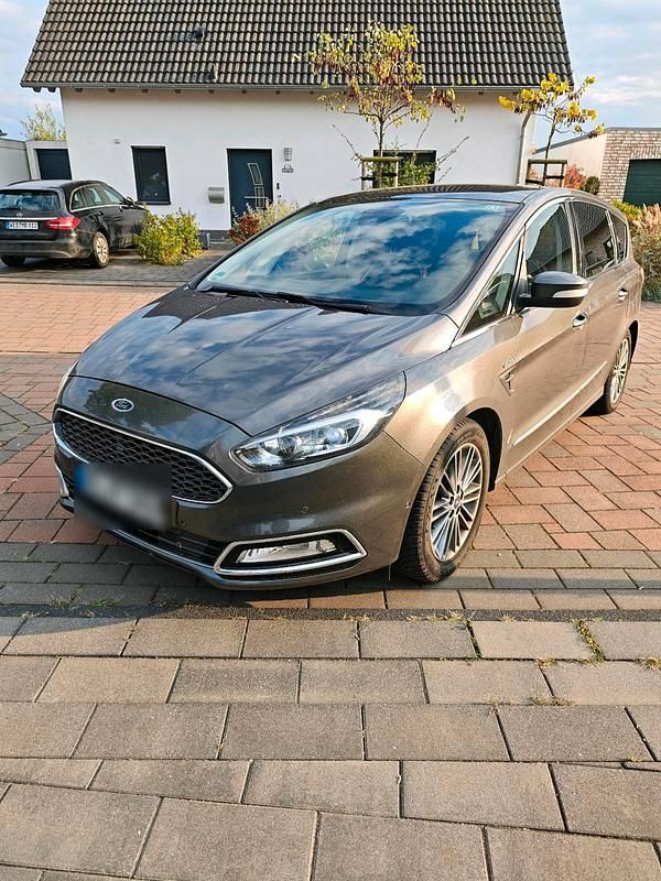 Grau Gebraucht 2016 Ford S-MAX Vignale Van / Kleinbus | 18.500 € (Etwas zu teuer) - Bild 1/4