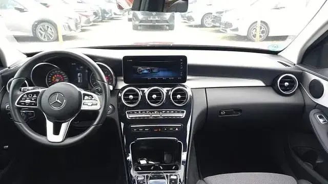 Gebraucht Mercedes C300 Avantgarde 258 PS (189 kW) 2020 Hyazinth rot metallic hyazinth rot metallic Limousine