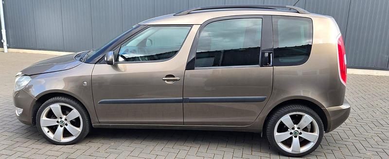 Gebraucht Skoda Roomster 85 PS (62 kW) 2012 Gold Van / Kleinbus
