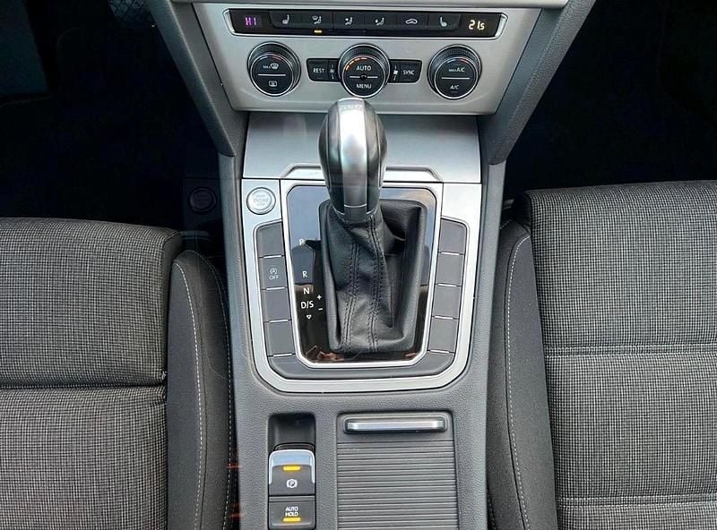 Gebraucht VW Passat 150 PS (110 kW) 2017 Blau Kombi