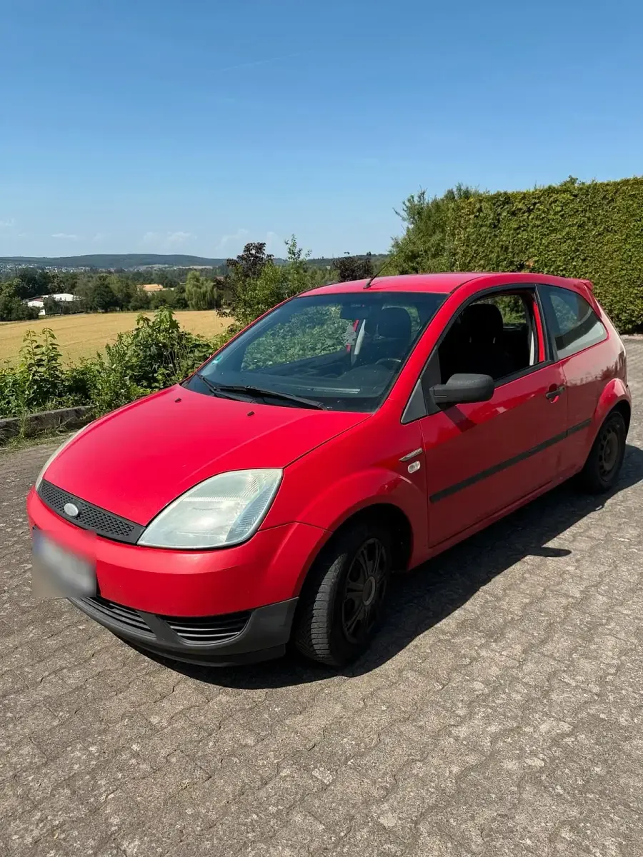 Gebraucht Ford Fiesta 69 PS (50 kW) 2005 Rot Kleinwagen
