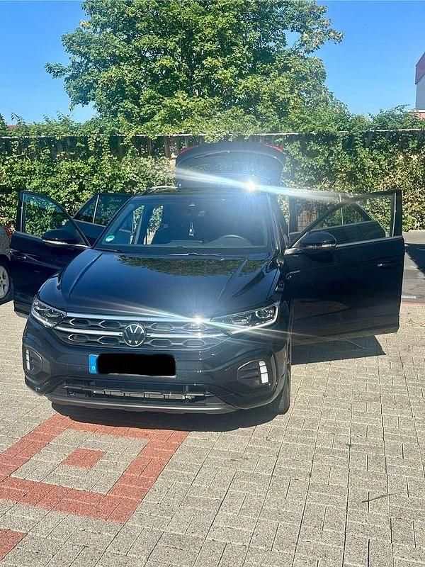 Schwarz Gebraucht 2024 VW T-Roc R-line SUV | 41.800 € (Teuer) - Bild 1/4
