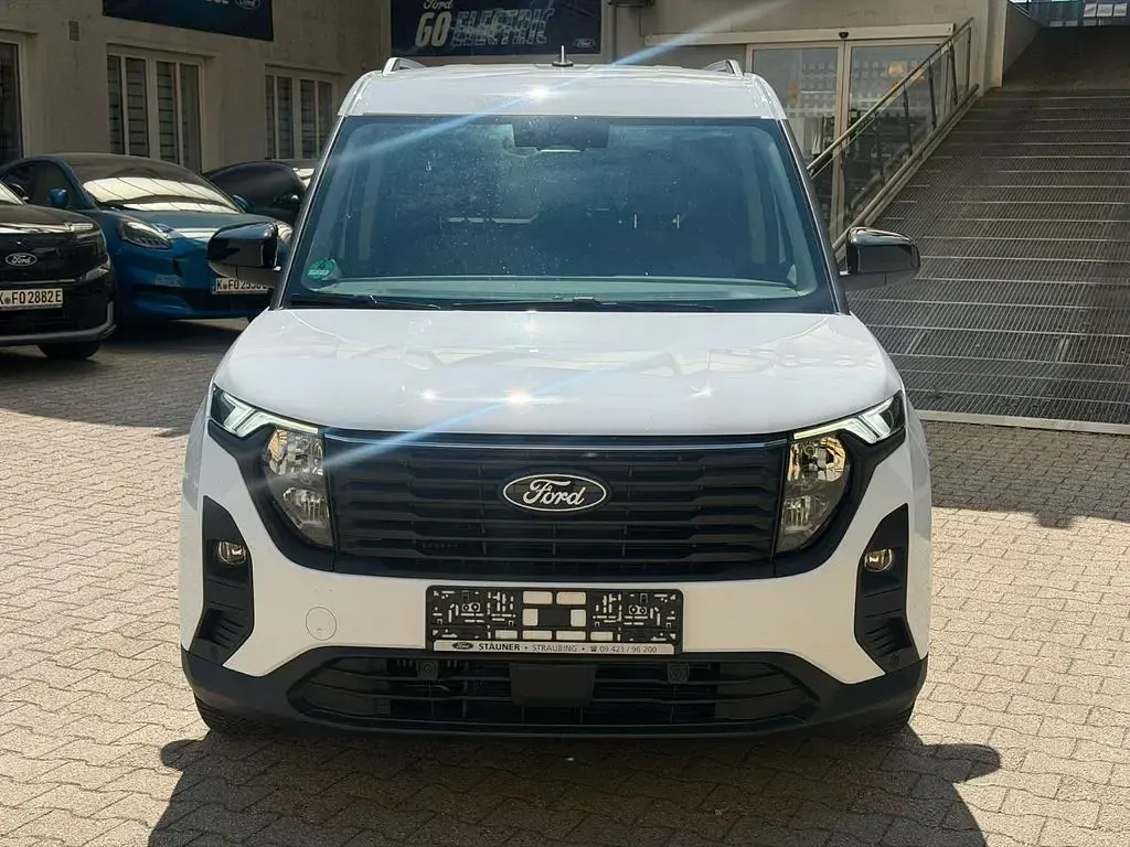 Gebraucht Ford Tourneo Courier Titanium 125 PS (91 kW) 2024 Weiß Van / Kleinbus