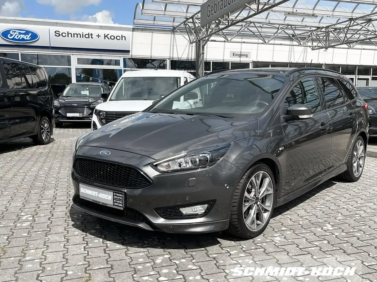 Gebraucht Ford Focus ST-Line 182 PS (133 kW) 2018 Magneticgrau (silber) Limousine
