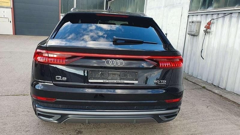 Gebraucht Audi Q8 S-Line 286 PS (210 kW) 2019 Orcaschwarz/deep black SUV