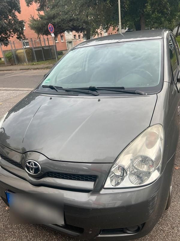 Grau Gebraucht 2006 Toyota Corolla Verso Van / Kleinbus | 3.399 € (Fairer Preis) - Bild 1/4