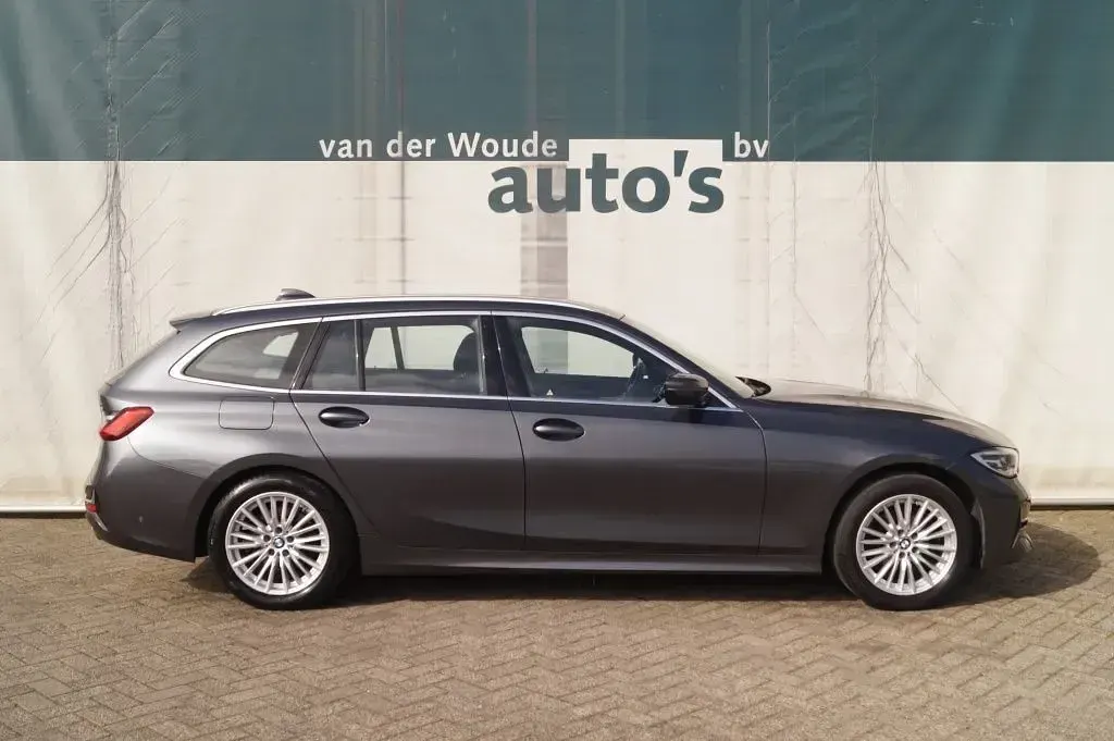 Gebraucht BMW 318 Executive 156 PS (114 kW) 2021 Grau Kombi