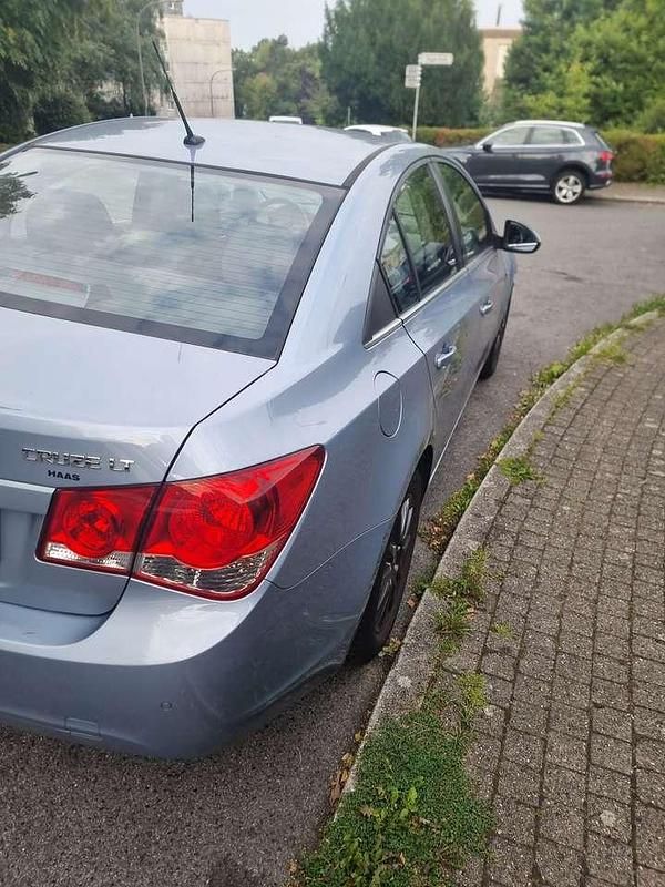 Blau Gebraucht 2010 Chevrolet Cruze LT Limousine | 5.500 € (Fairer Preis) - Bild 1/4