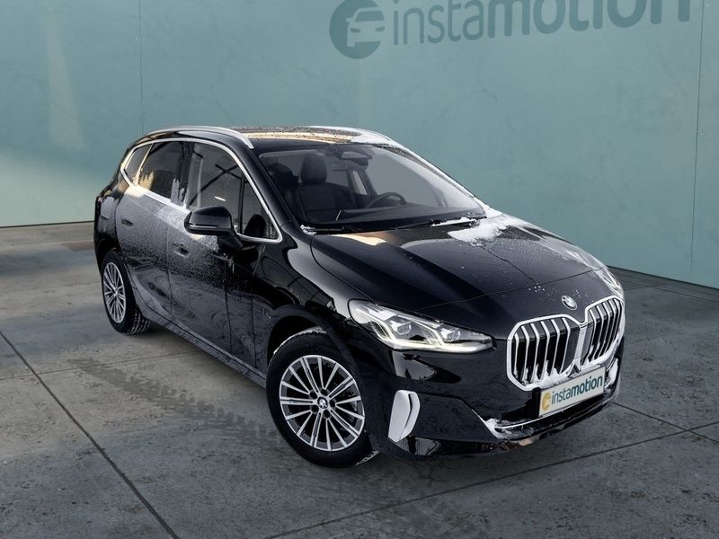 Schwarz Gebraucht 2024 BMW 218 Active Tourer Luxury Line Van / Kleinbus | 31.739 € (Guter Preis) - Bild 1/4