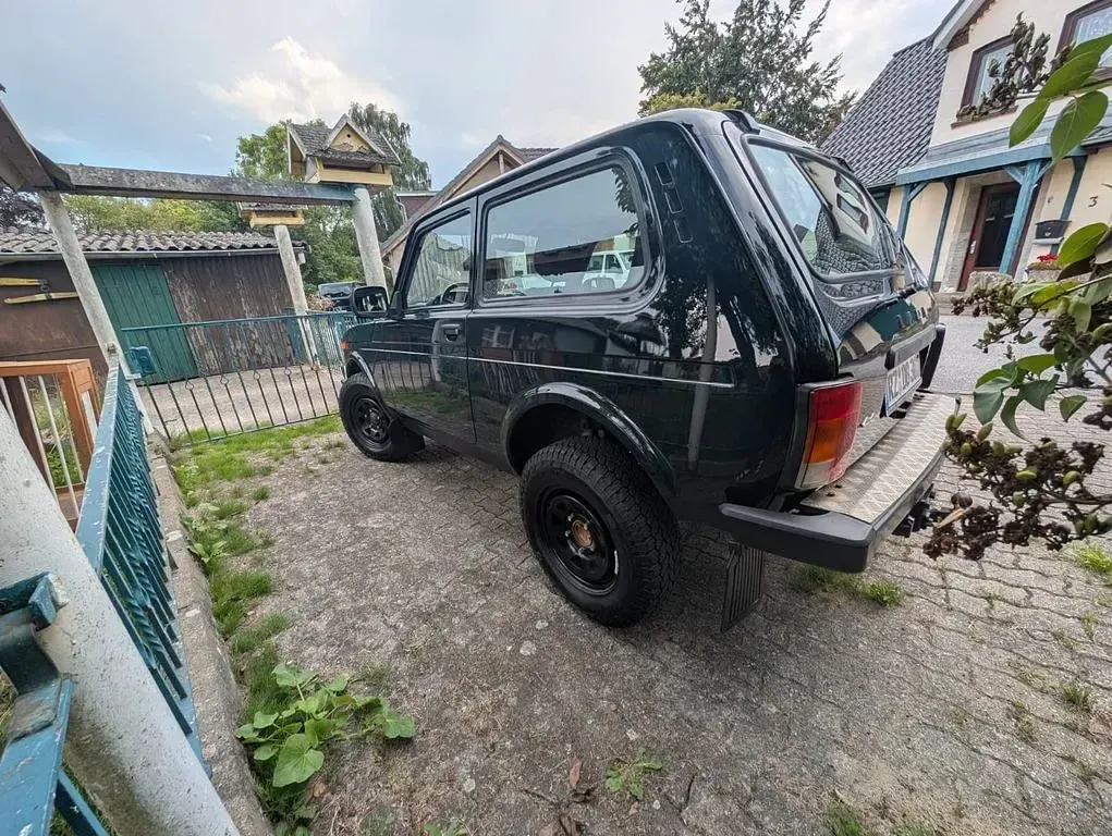 Gebraucht Lada niva 83 PS (61 kW) 2020 Grün SUV