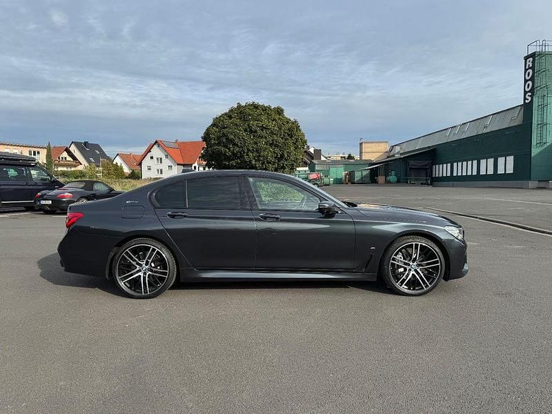 Gebraucht BMW 740 M Sport 326 PS (239 kW) 2018 Grau Limousine