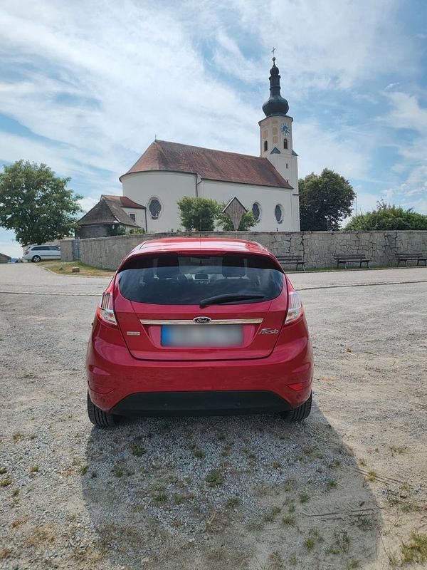 Gebraucht Ford Fiesta SYNC Edition 101 PS (74 kW) 2015 Rot Kleinwagen