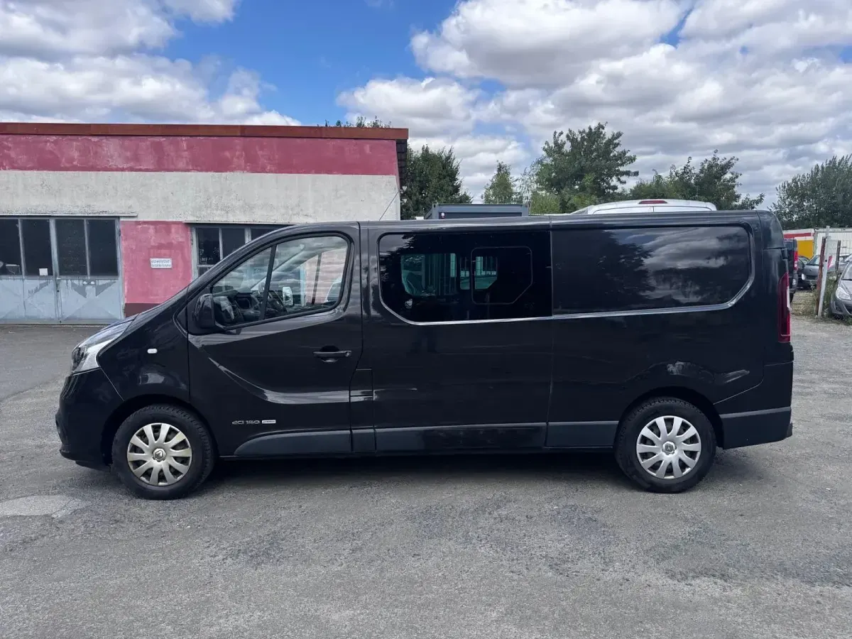 Gebraucht Renault Trafic Expression 140 PS (102 kW) 2015 Schwarz Van / Kleinbus