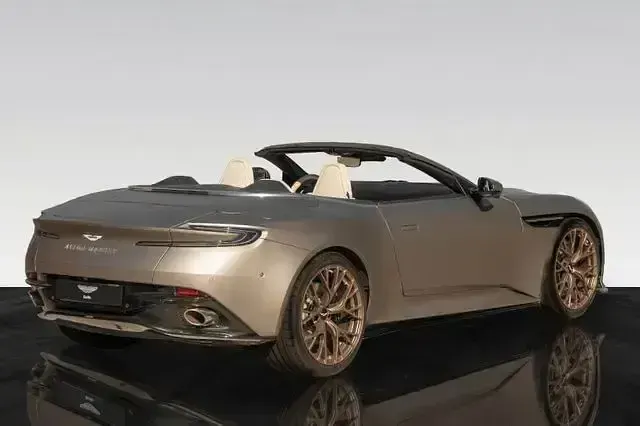 Gebraucht Aston Martin DB12 680 PS (500 kW) 2024 Grau Cabrio
